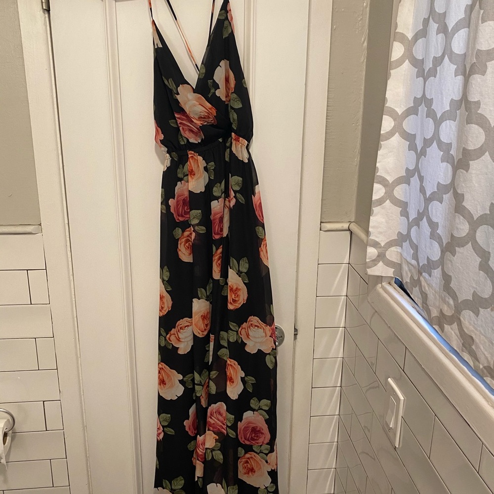 Lulu’s backless floral maxi dress